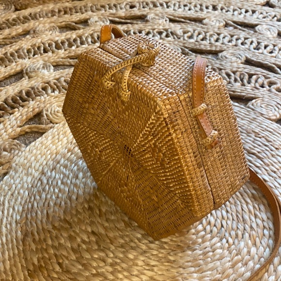 UO Hexagon Rattan Bag 100% Handcrafted in Bali - Picture 3 of 5